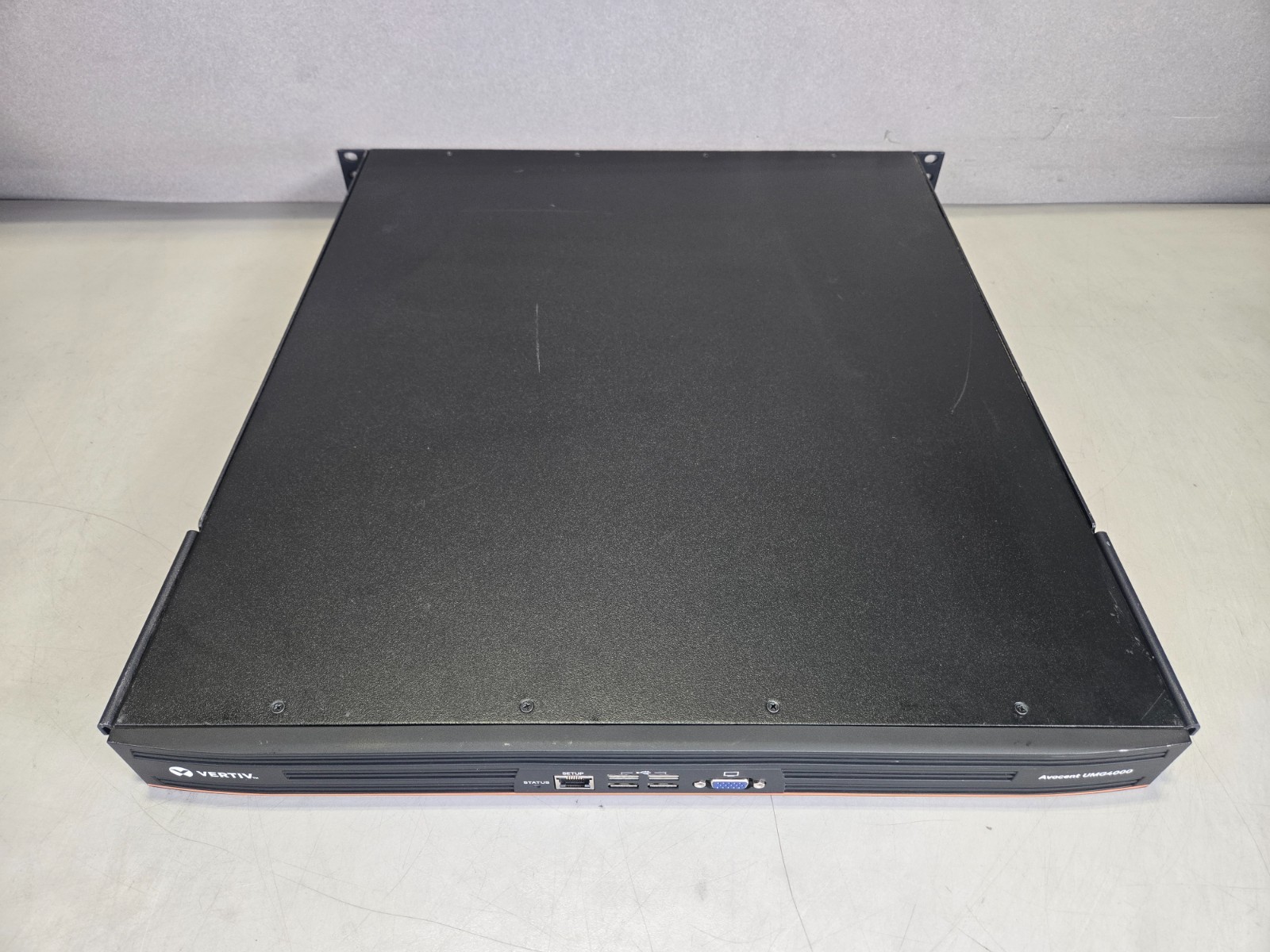 Avocent UMG4000 40-port Universal Management Gateway Appliance