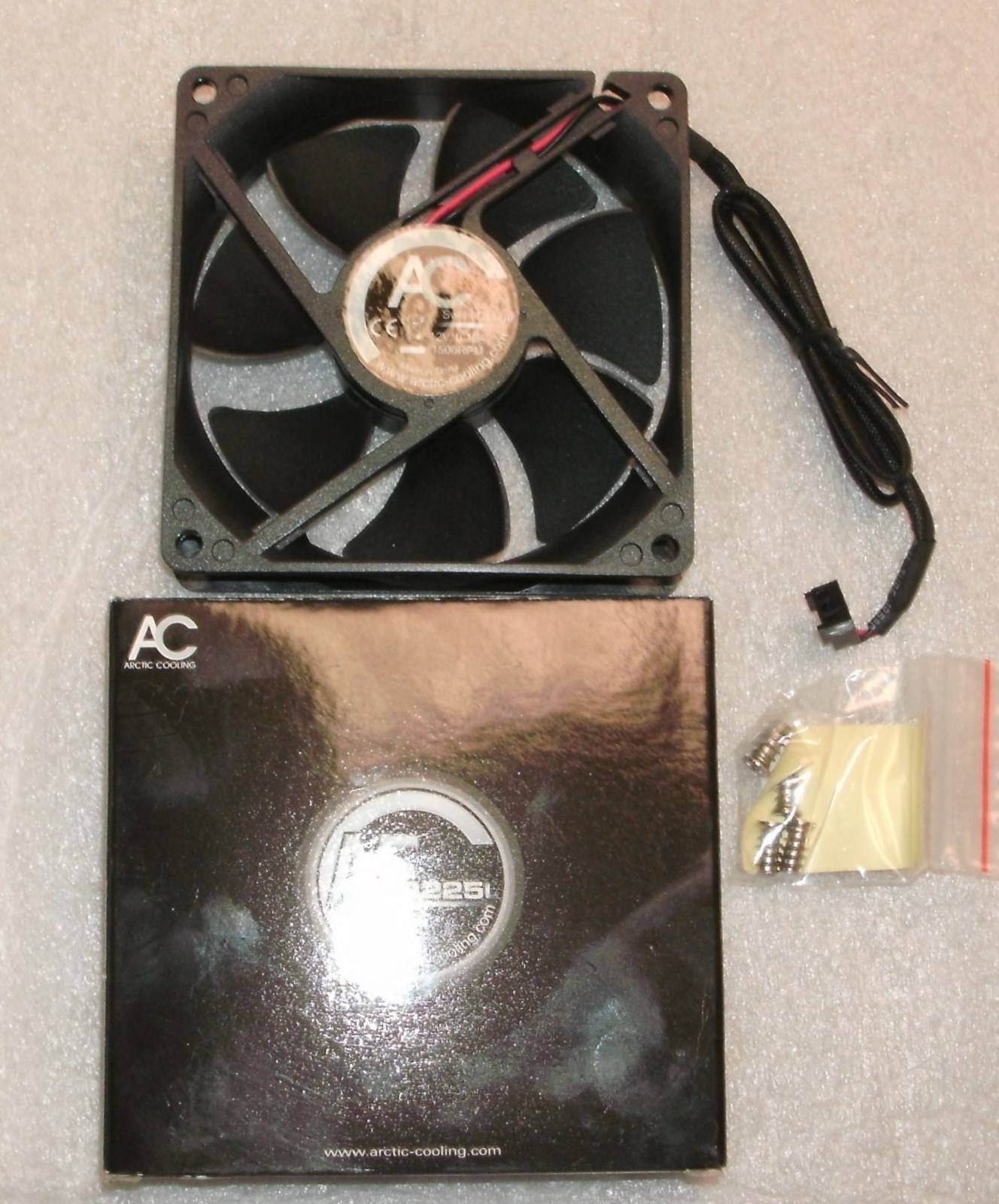 PC Computer Fan 12V 9225L 92x92x25mm 0.1A 3-Pin. 1500 RPM, ISO9001 Certified