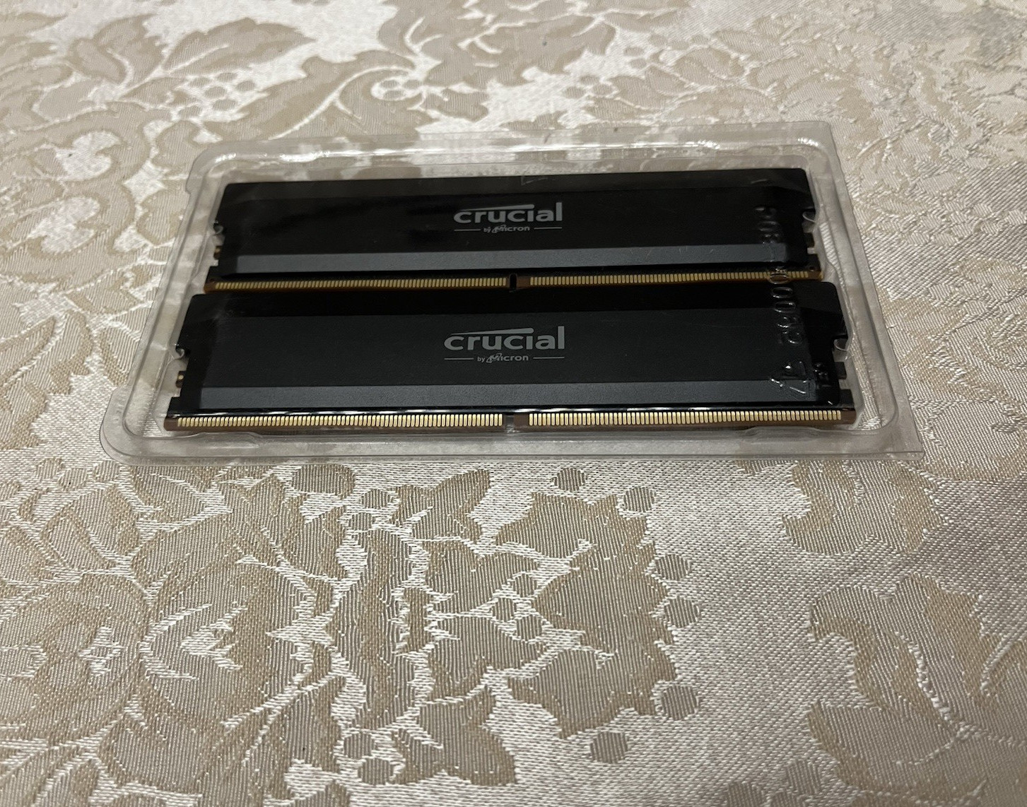 Crucial DDR5 Pro 32GB (2x16GB) DDR5-6000 UDIMM 288-Pin Non-ECC