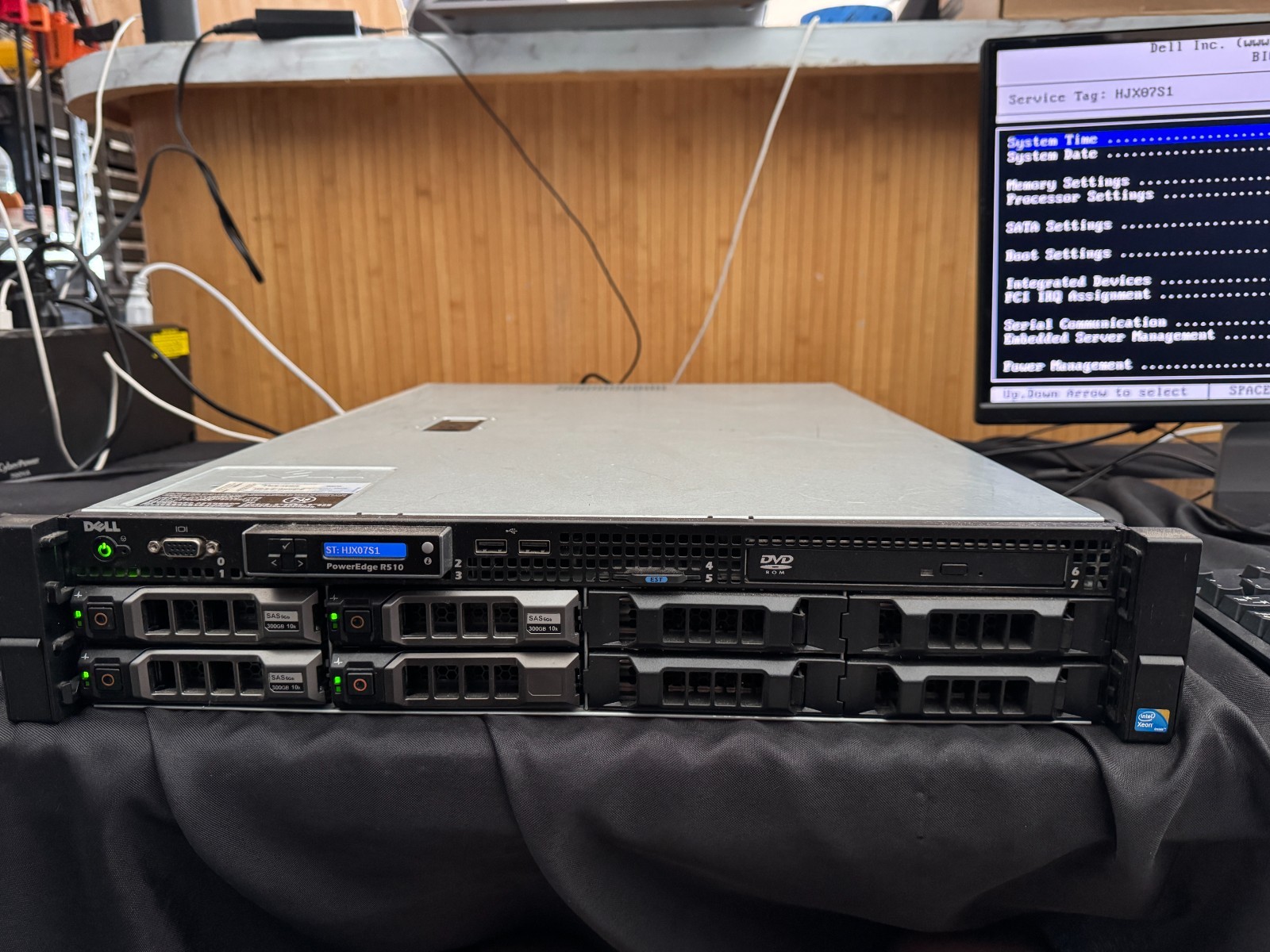 Dell PowerEdge R510 Intel Xeon E5645 @ 2.40GHz 8GB RAM 4x300GB 10K HDD 750W PSU