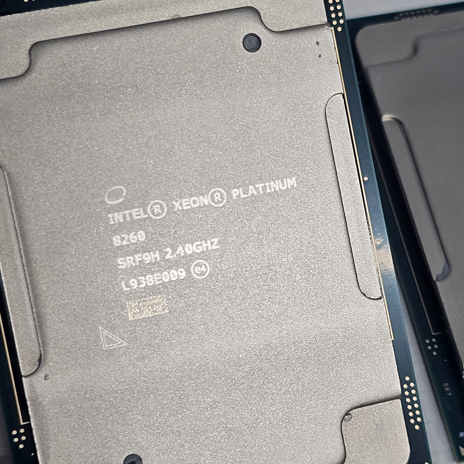 Intel Xeon CPU Platinum Processor 8260 24-Core 35.75MB 2.4GHz SRF9H (Test Ok)