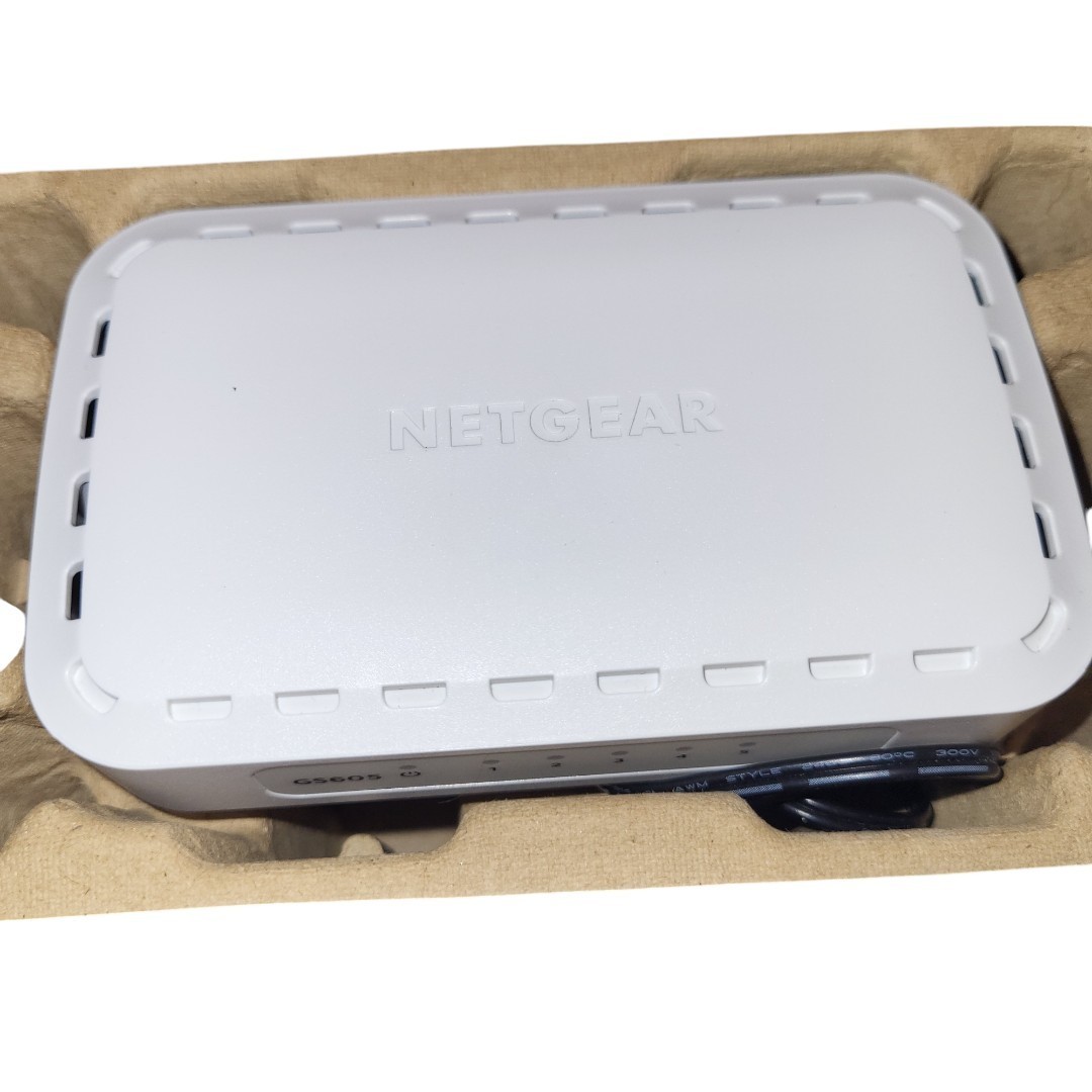 NETGEAR GS605 5 Port Gigabit Ethernet Unmanaged Switch | Reliable Wired Internet