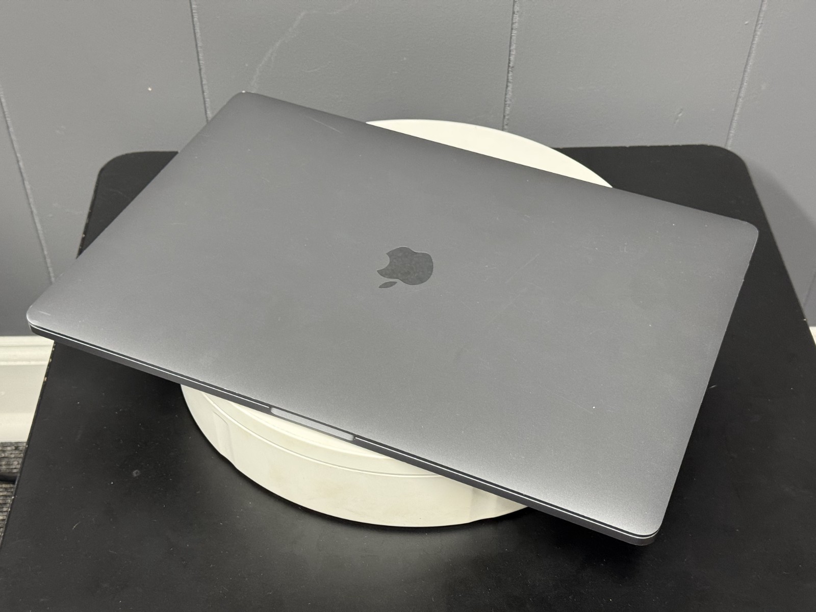 Apple MacBook Pro 16in 2019 i7 2.6GHz 16GB 512GB SSD Radeon 5500M A2141