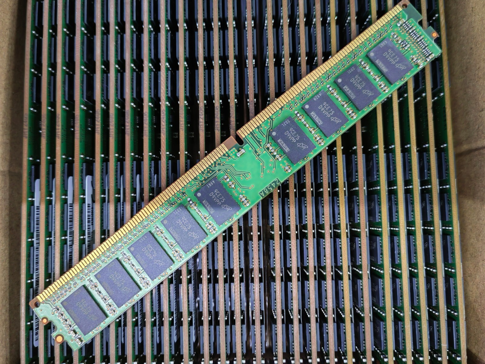 Micron 16GB DDR4 2666MHz VLP ECC UDIMM RAM 2Rx8 PC4-21300 MT 18ADF2G72AZ-2G6E1