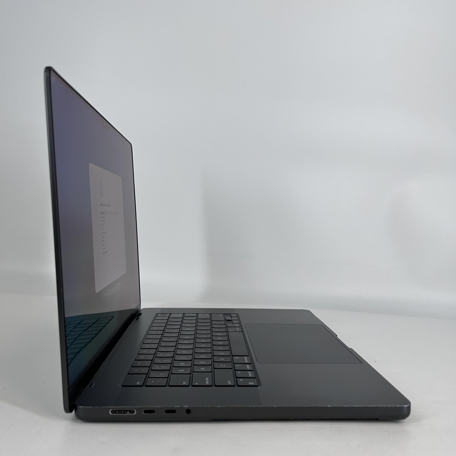 MacBook Pro 16 Black 2024 M4 Max 14-Core CPU 32-Core GPU 36GB 1TB SSD Bent Frame