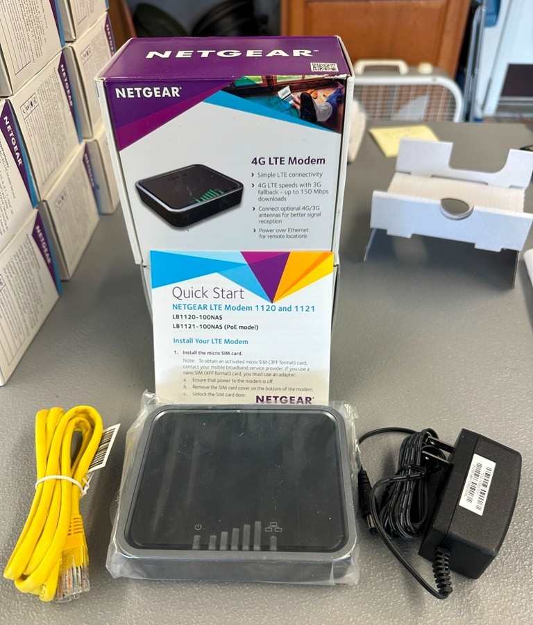 Netgear LB1121-100NAS 4G LTE Modem with PoE *NOB*