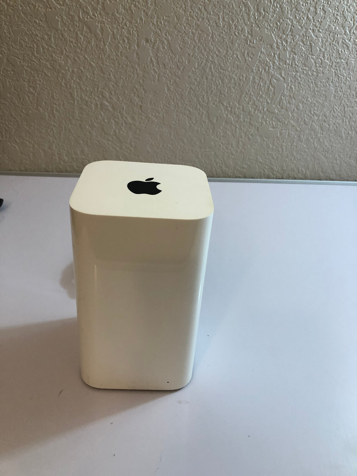 Apple AirPort Extreme Base Station A1521 Power cable may be black or white
