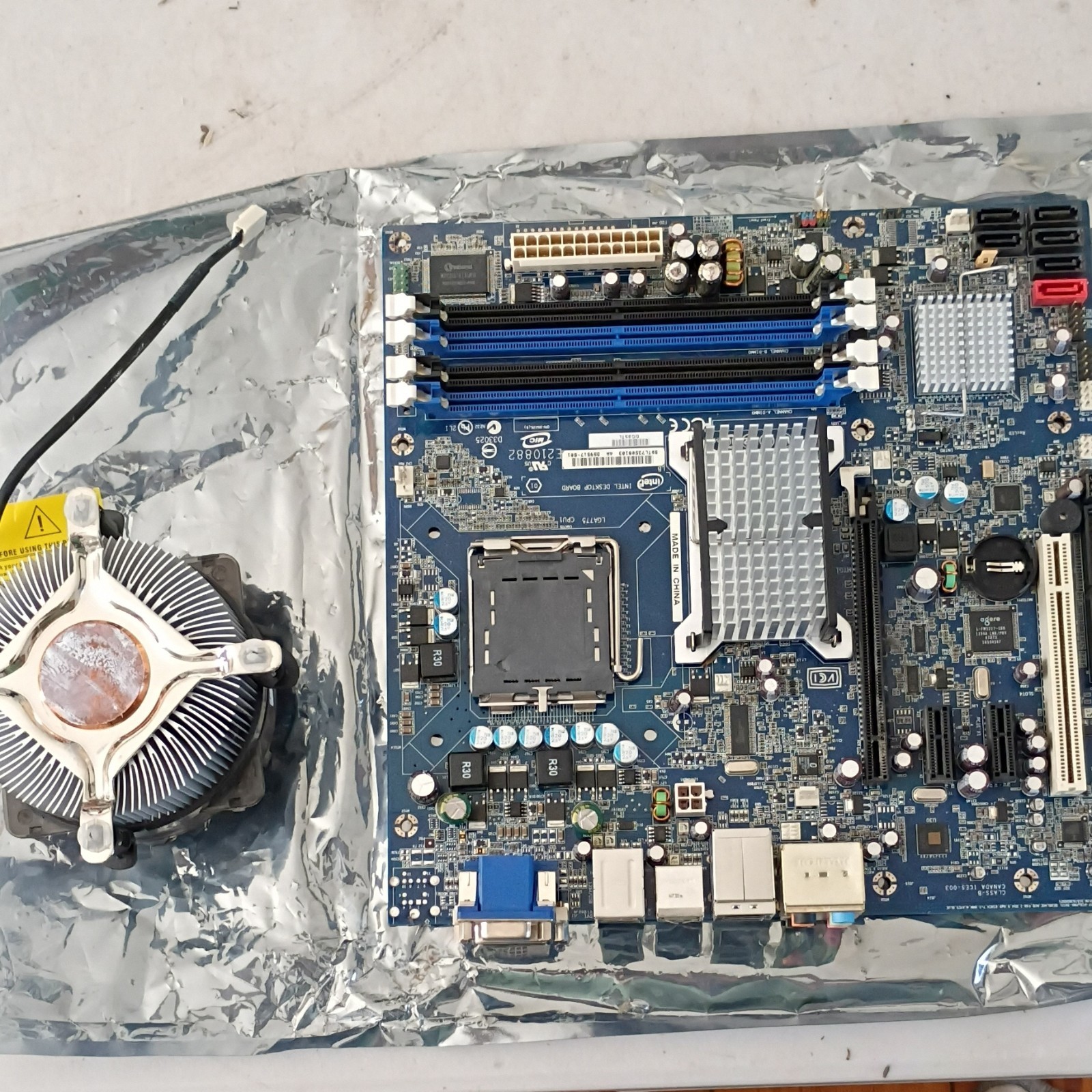 Intel ATX Motherboard DDR3 4 Slots On-Board Audio On-Board Video with CPU Cooler