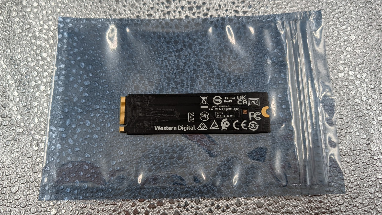 Western Digital WD_BLACK SN770 NVMe SSD 1TB PCIe Gen4 x4 M.2 2280 WDS100T3X0E