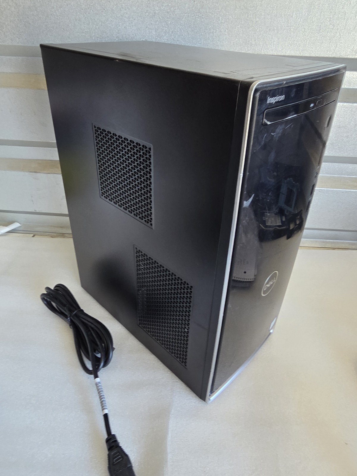 Dell Inspiron 3670 Tower Core i5-8400 12GB RAM 256 SSD DVDRW No OS