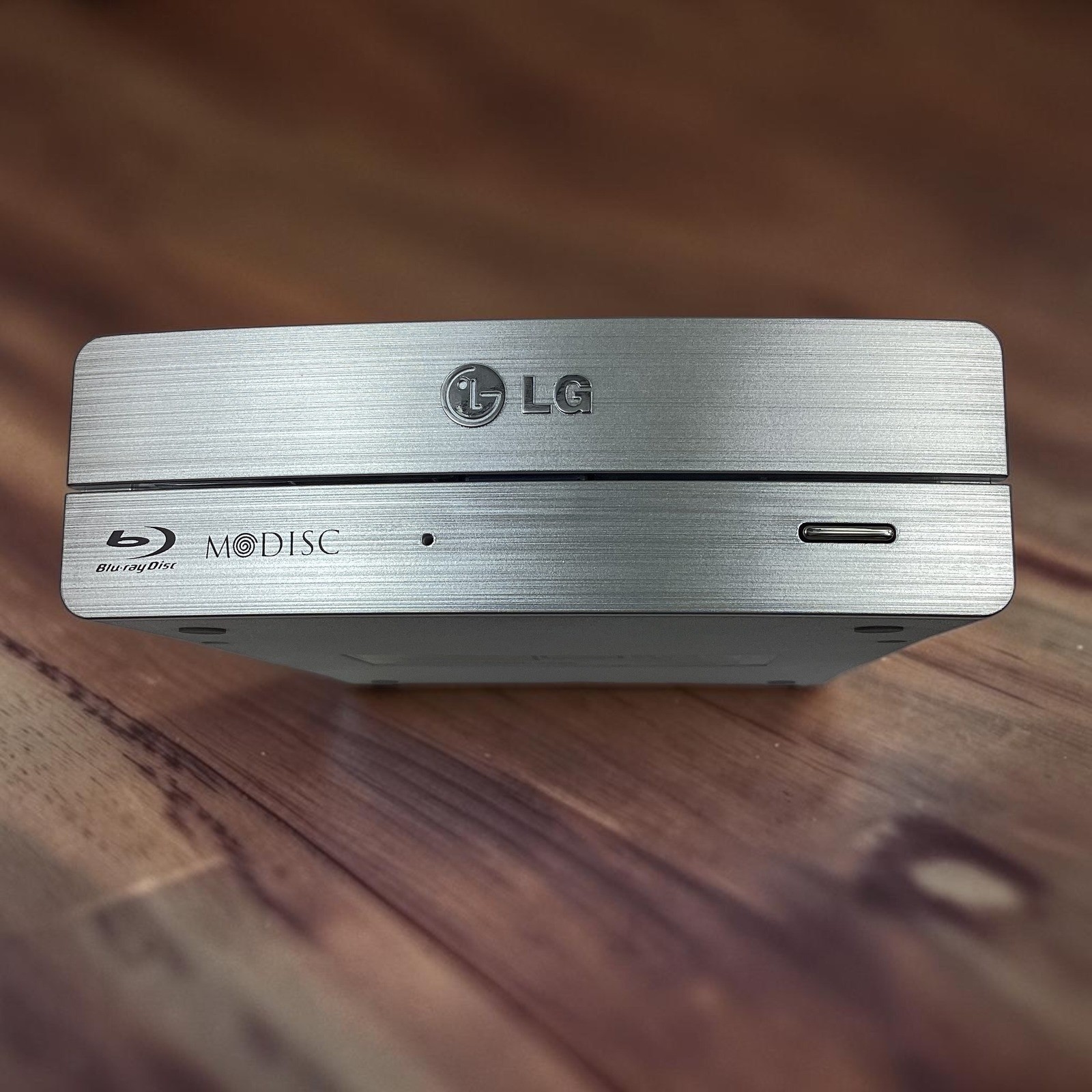 LG BE14NU40 External Blu-ray DVD Writer 14x USB 3.0 BDXL M-DISC Silver