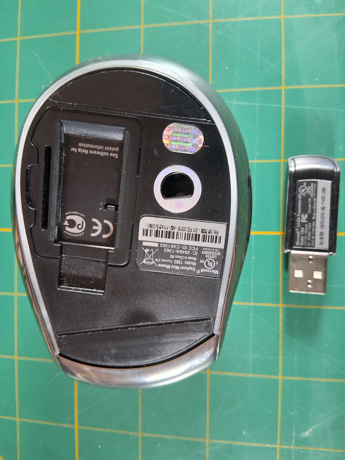 Microsoft Explorer Mini Mouse BlueTrack Technology 2.4GHz Wireless 1363 Vista XP