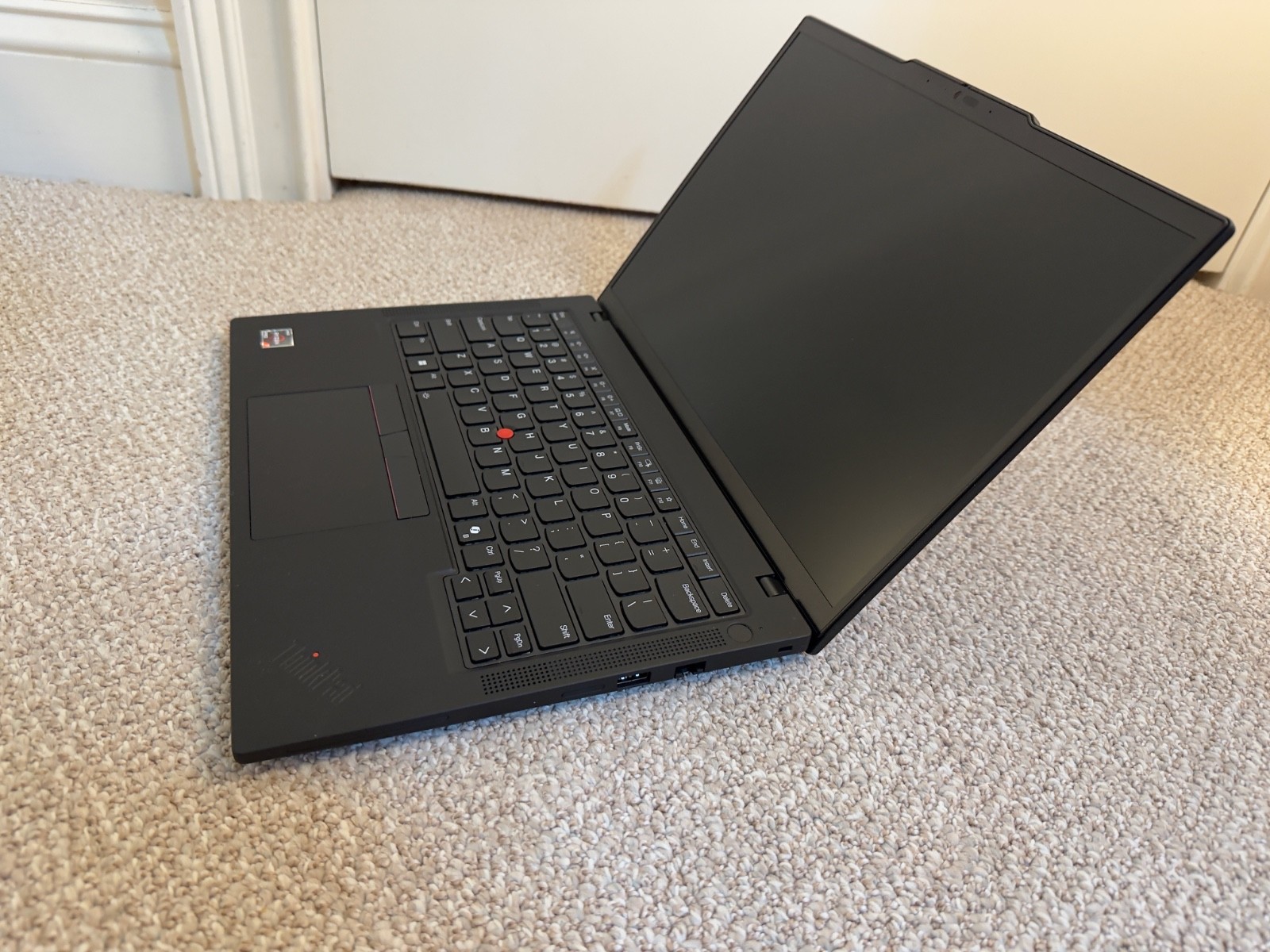 Lenovo ThinkPad T14 Gen 5 AMD Ryzen™ 7 PRO 8840U | 32GB RAM | 1TB SSD | 14″Touch