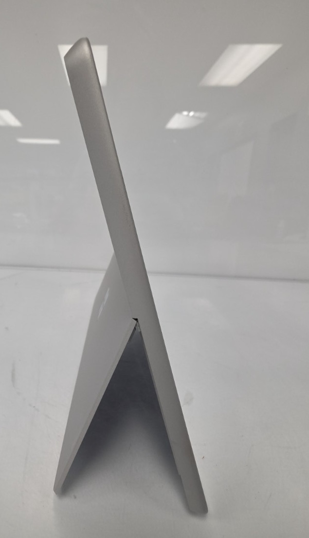 Microsoft Surface Go 2| Intel Core m3|4GB RAM| 64GB SSD| Win 10 Pro| Bad Battery