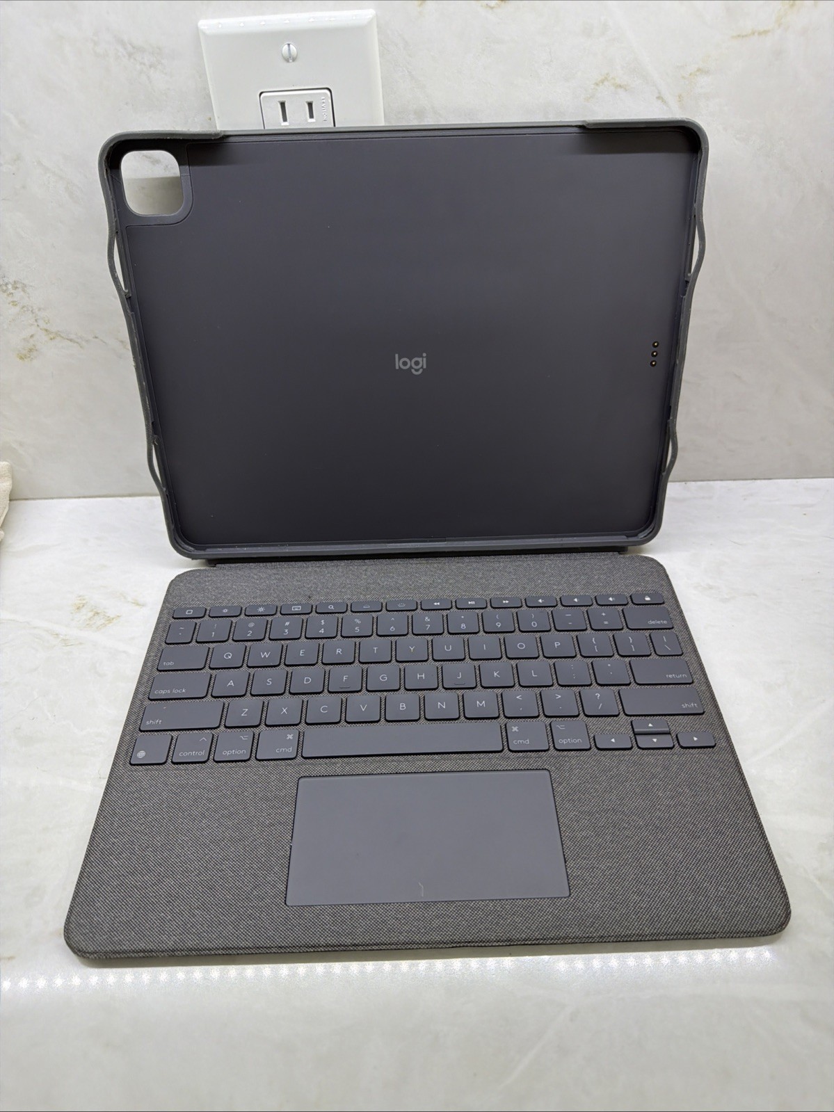 Logitech Combo Touch Keyboard Case w/ Trackpad for iPad Pro 12.9″ 5th & 6th Gen