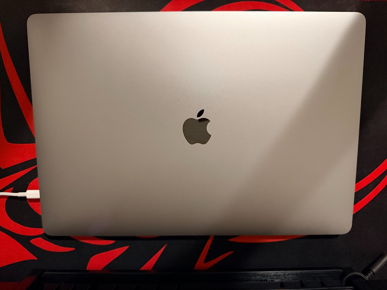 Apple MacBook Pro – 16″ Intel i9 16GB RAM 1TB SSD AMD Radeon 5500M