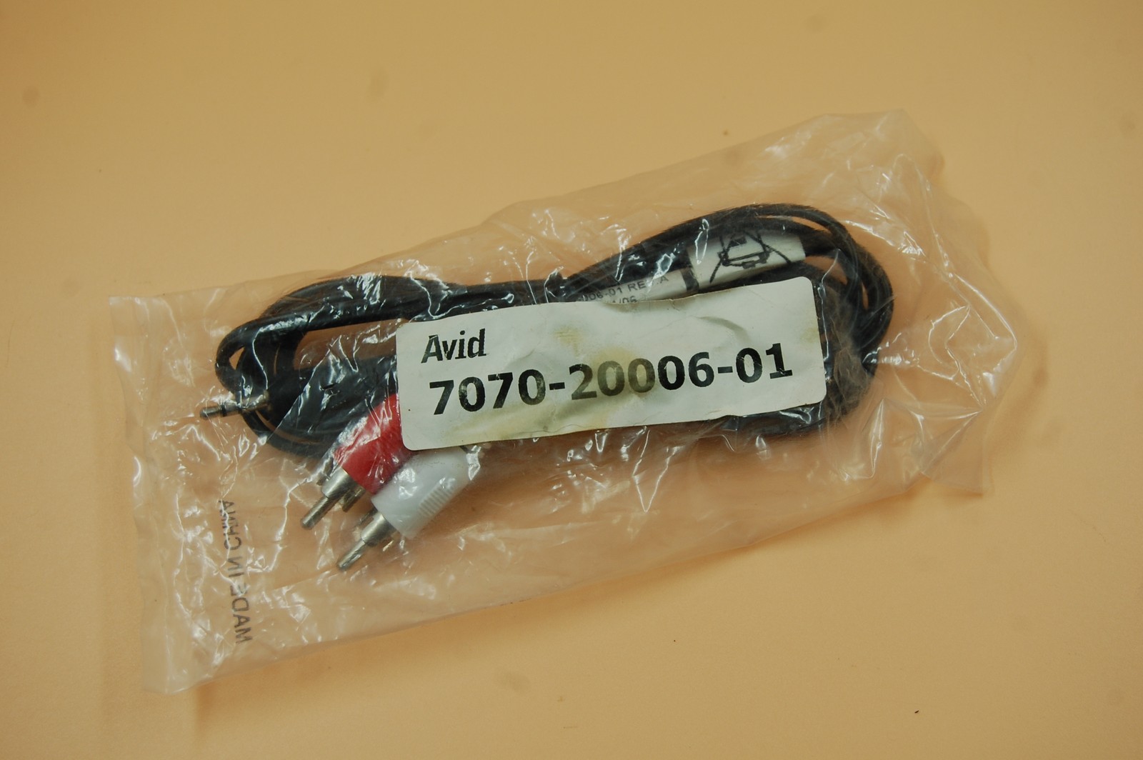 Avid 7070-20006-01 3.5mm Stereo to Dual RCA Audio Cable New OEM