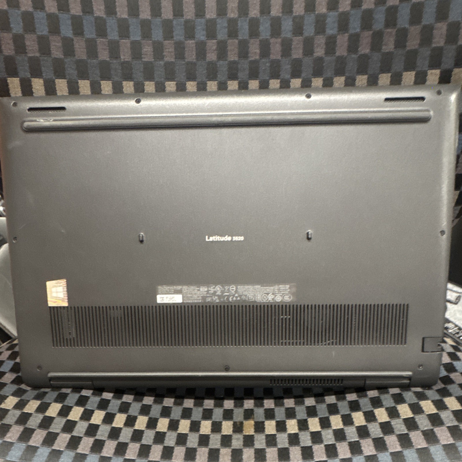 Dell Latitude 3520 15.6″ i7-1165G7 16GB 256GB NVMe MX450 Win 11 Pro