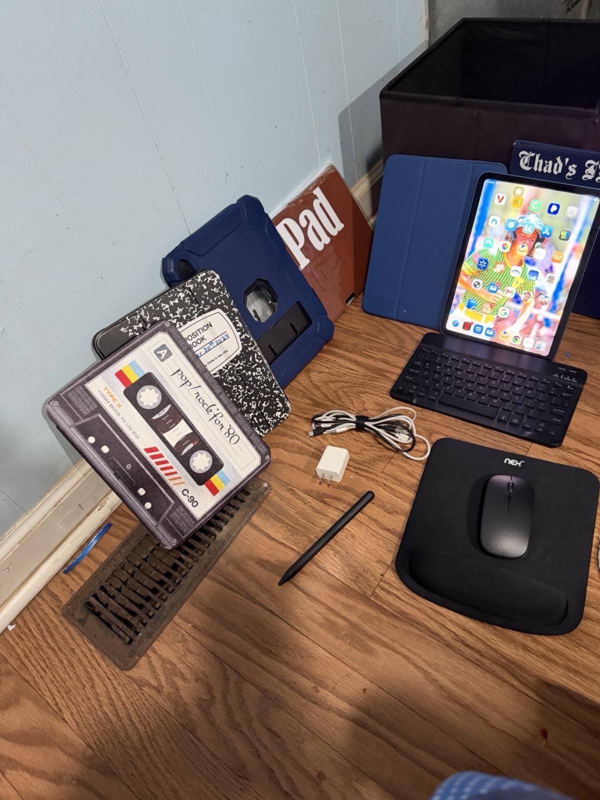 iPad 10 Gen Bundle- 256GB (WiFi + Cellular) & Workstation.