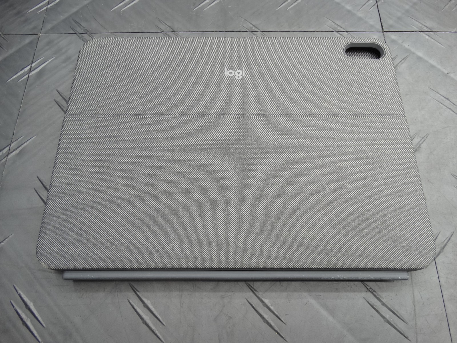 Logitech Combo Touch Keyboard Folio with Trackpad for iPad 7/8/9 – YU0048