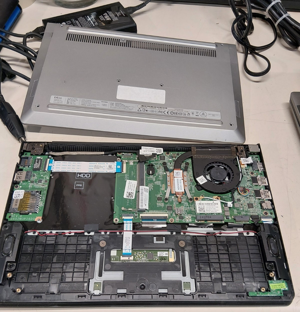 Dell Inspiron 3137 11.5in No HDD/RAM or CORD NO SCREWS ON BACK #933