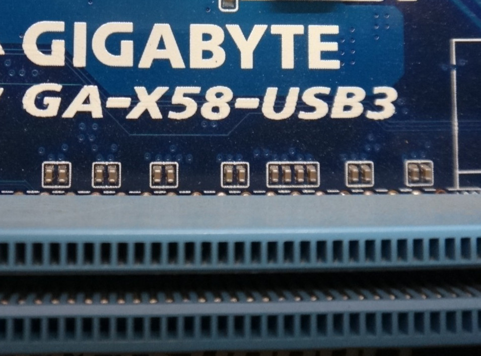 GIGABYTE GA-X58-USB3 Motherboard LGA1366 X58 DDR3 ATX + Intel i7-950