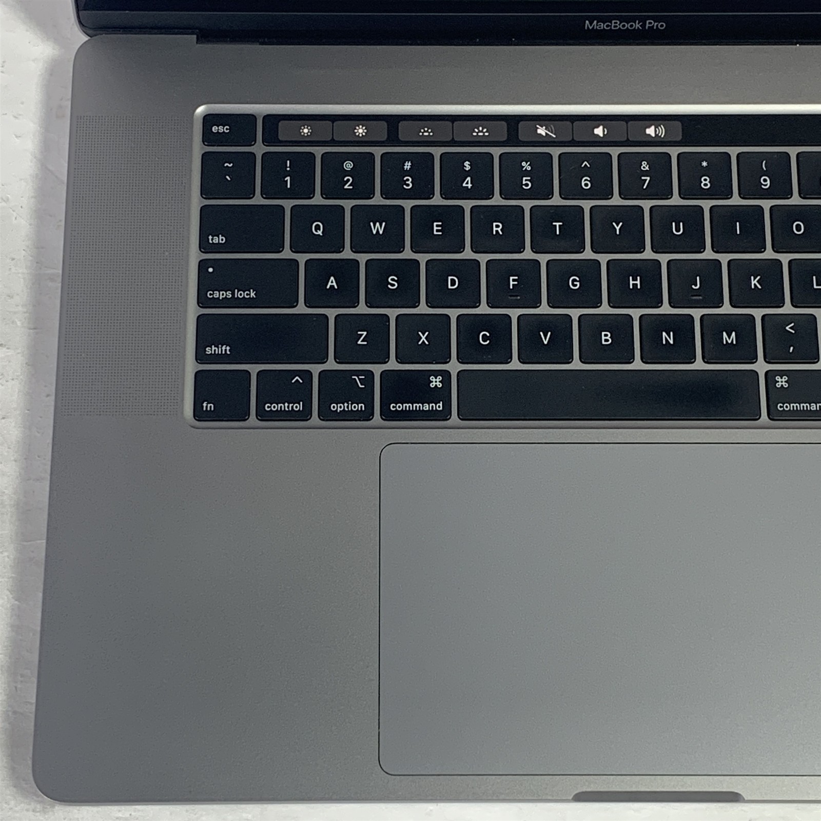 Apple MacBook Pro A2141 (2019) 16″ Laptop Core i9-9980HK 2.3GHz 16GB – 500GB SSD