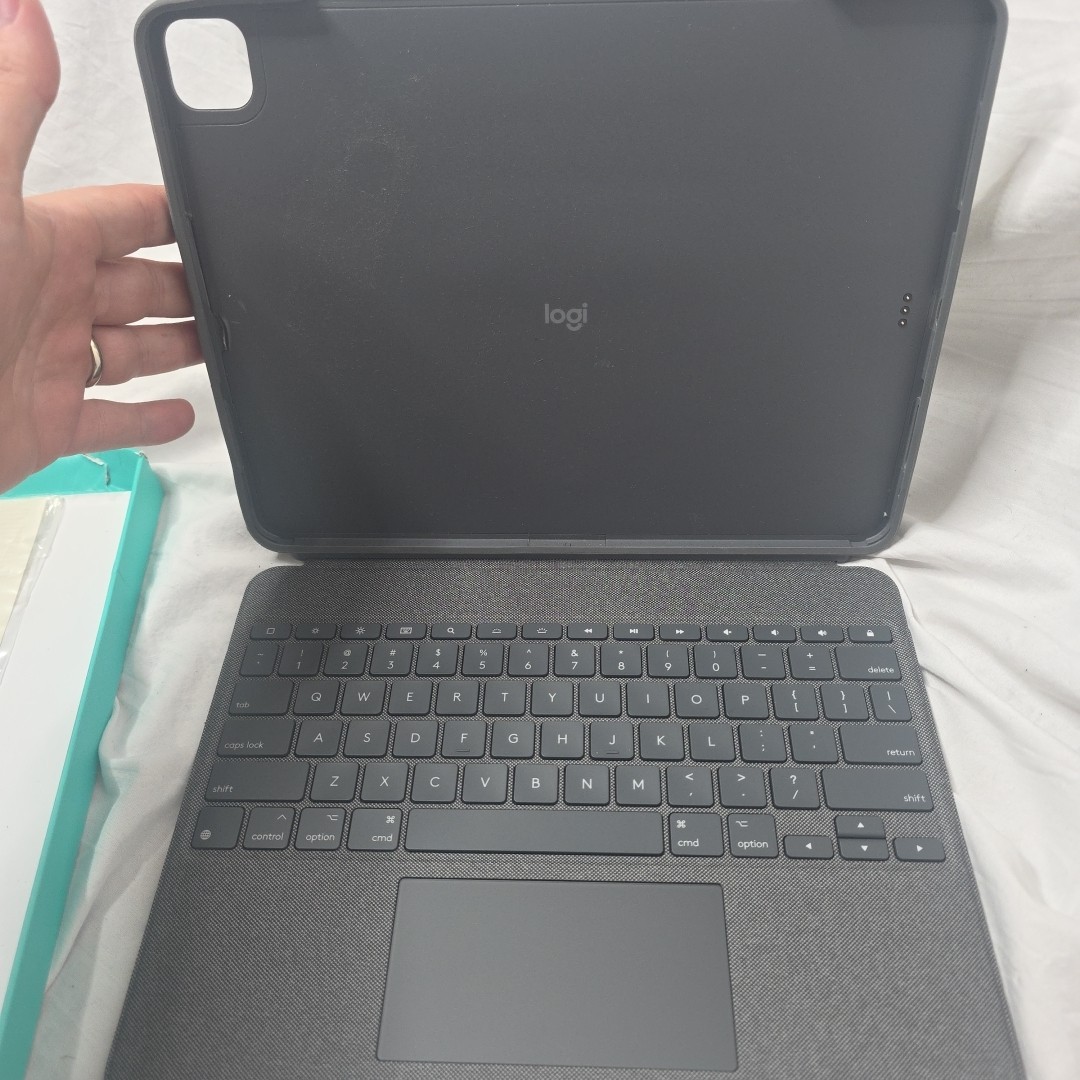 Logitech Combo Touch Keyboard Case for iPad Pro 12.9″ 920-010097 (FOR PARTS (CBQ