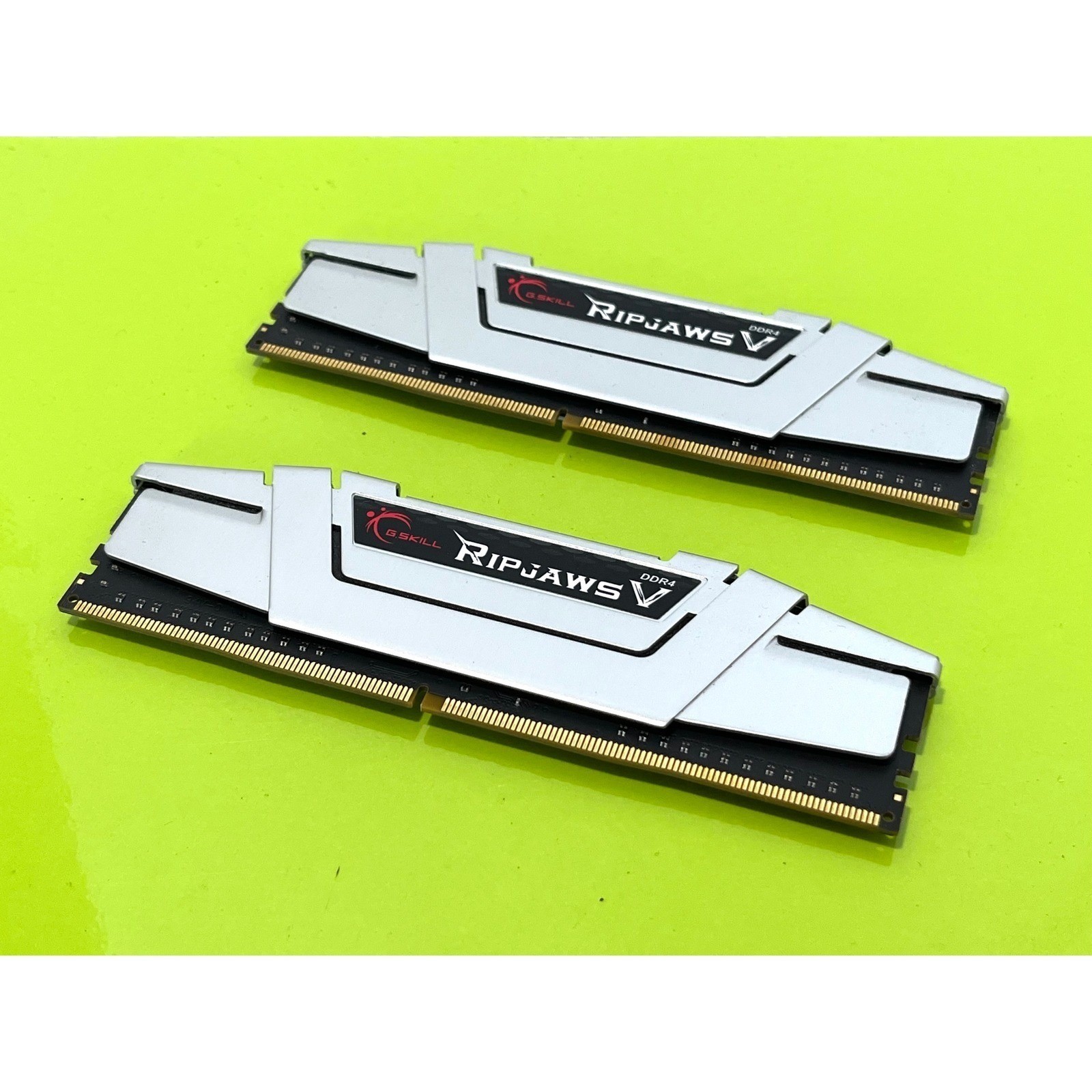G.Skill Ripjaws V16GB 2x8GB DDR4 3000MHz PC4-24000 Desktop RAM F4-3000C16S-8GVSB