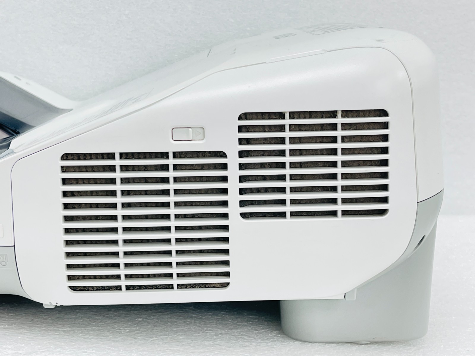 USED – Epson BrightLink 585W WXGA 3LCD Ultra Short-throw Projector (2571H)