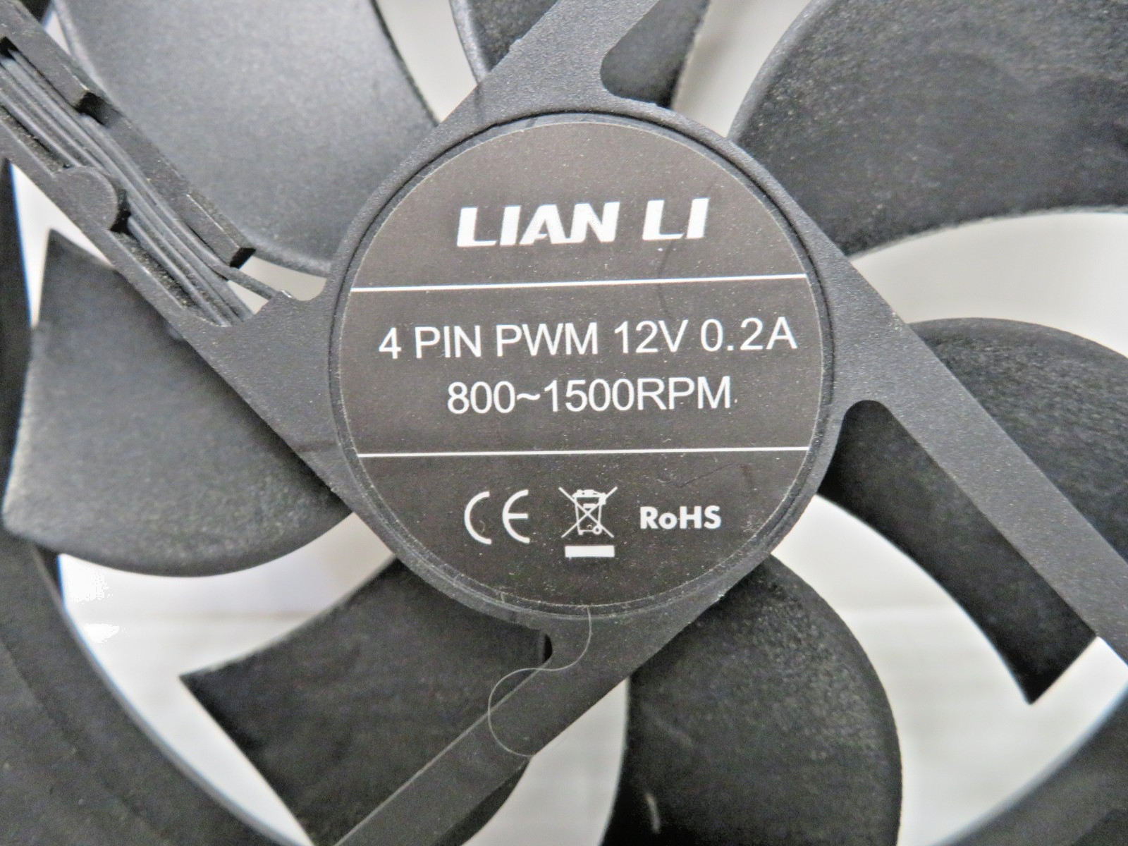 Lian Li PC Fan 4 pin PWM 12V 0.2A 800-1500 RPM