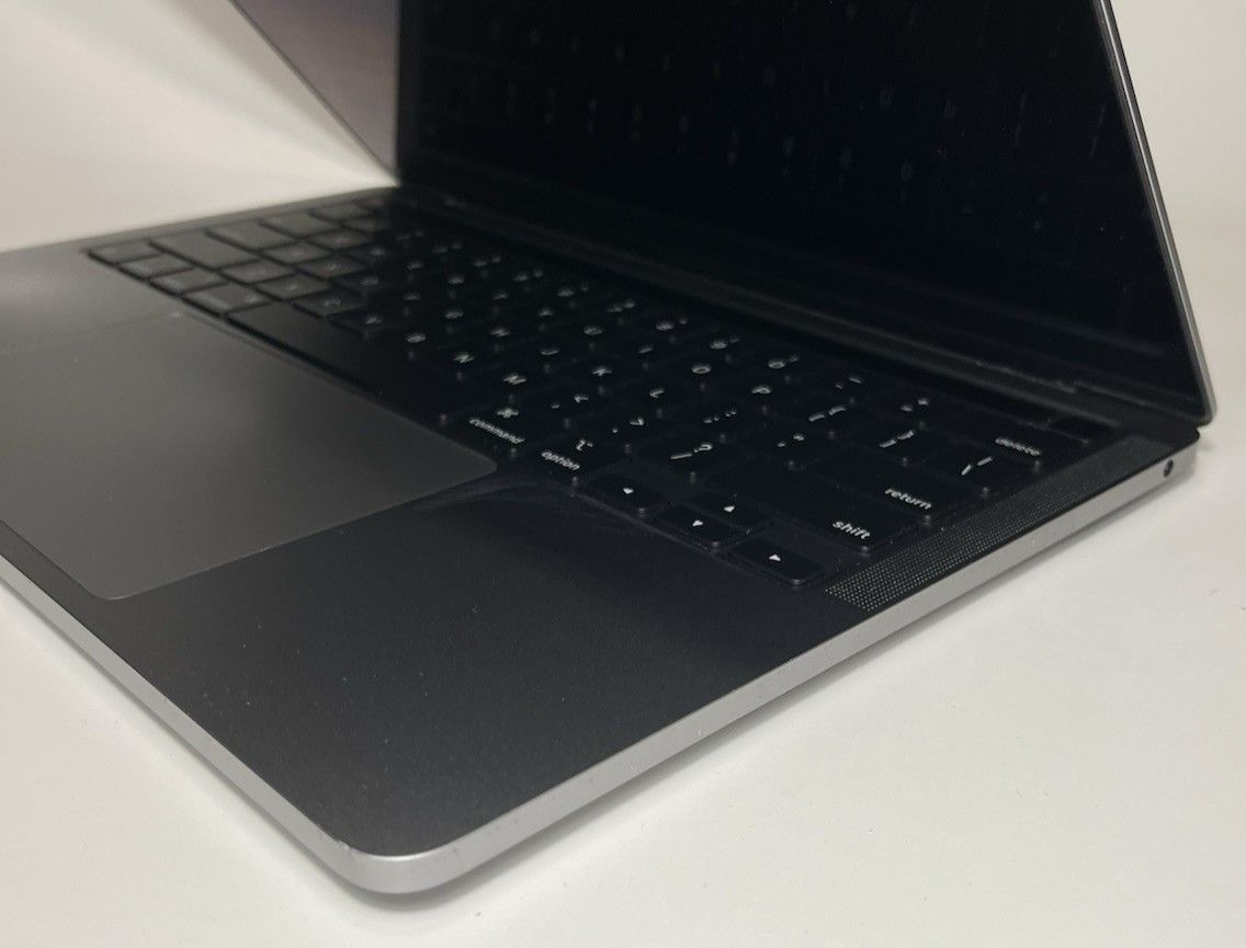Apple MacBook Pro 13″ 2020 M1 A2338 – 8GB RAM – 256GB SSD – Space Gray – w A/C