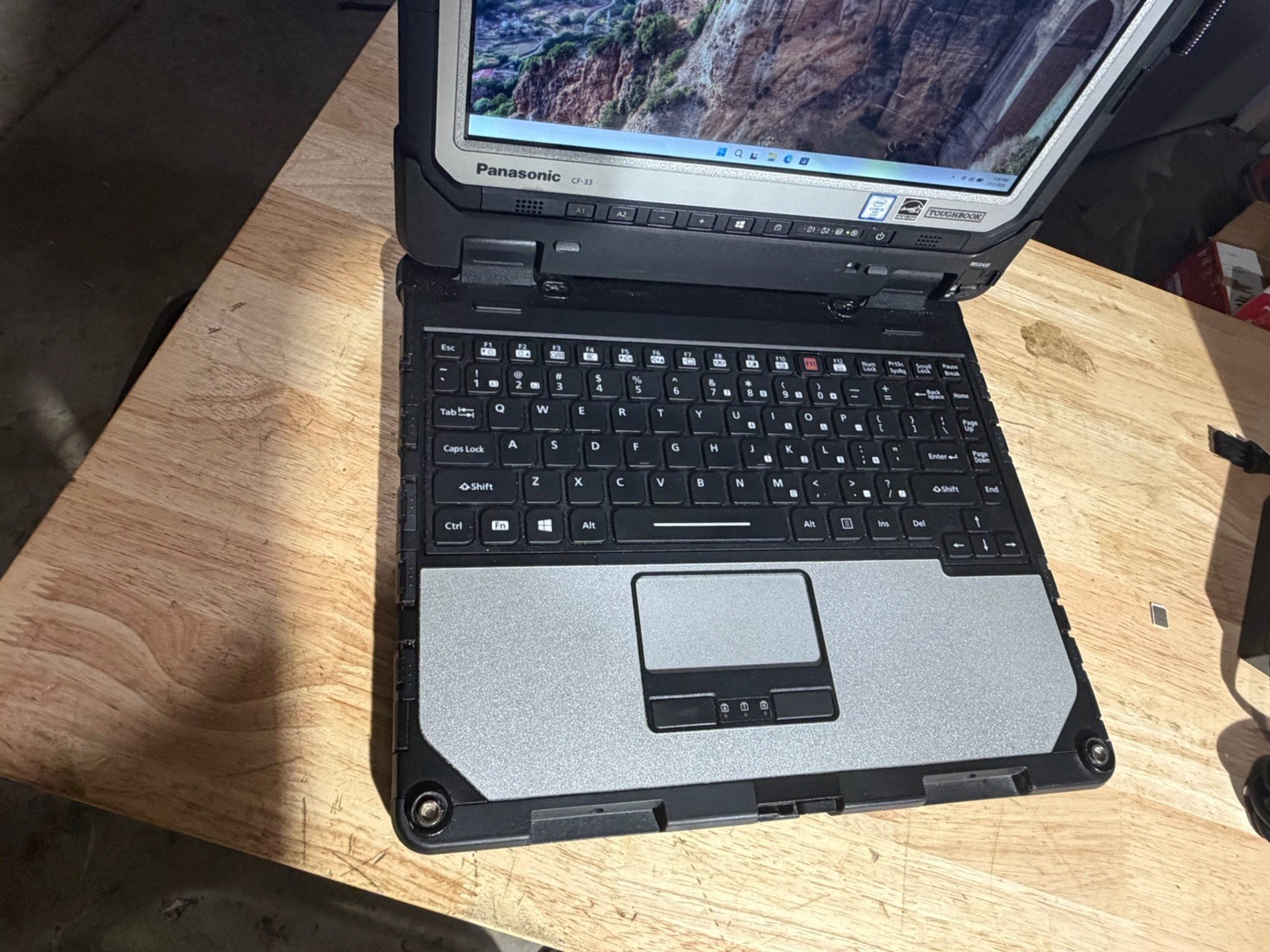 Panasonic ToughBook CF-33 i5-6300U 8GB Ram 256 SSD Win11 Pro. Touchscreen