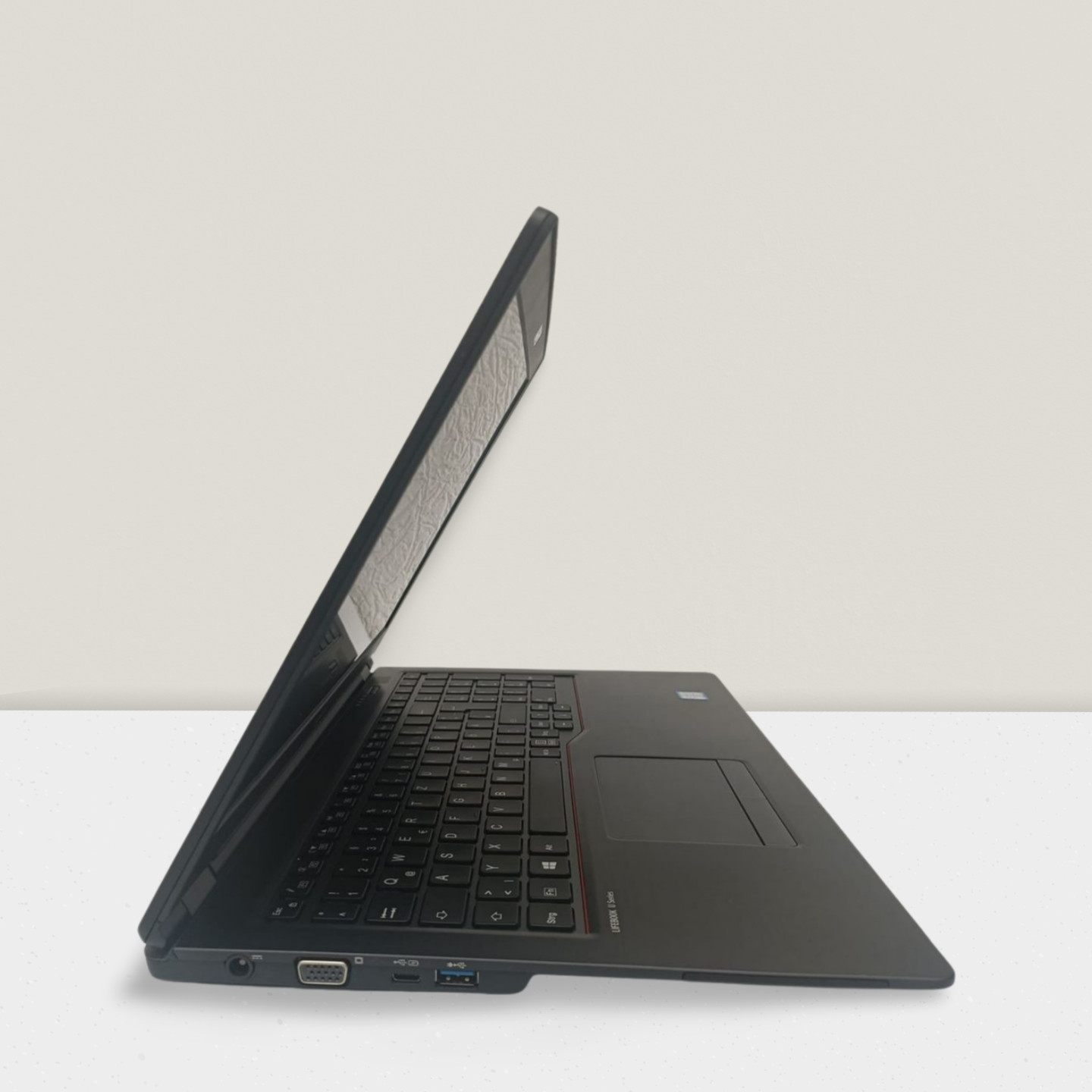 Fujitsu Laptop LIFEBOOk U757, Intel Core i5 6th Gen, 8GB DDR4, 256GB SSD WIN11