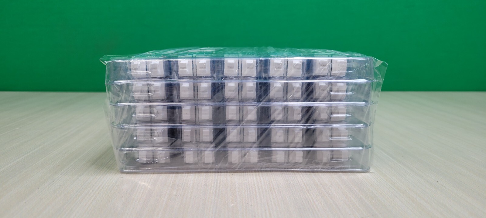 (QTY. 100) MTP to 4x LC OPTICAL BREAKOUT COUPLER LCSM-2×2-ADAPTER FIBER OPTIC