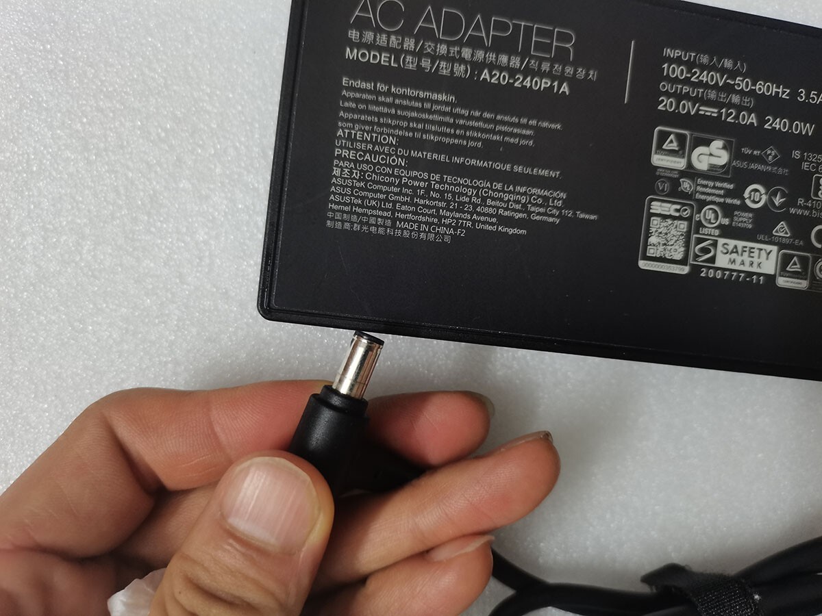 For ASUS TUF FA617NS-A16.R77600 20V 12A 6.0mm 240W A20-240P1A Genuine AC Adapter