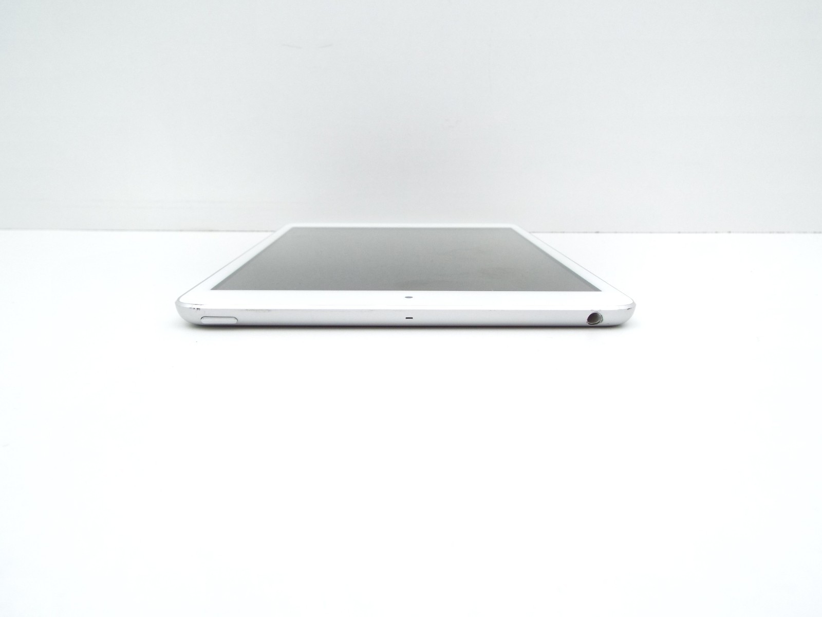 IPORT LAUNCHPORT AM.2 SLEEVE & DOCK FOR IPAD MINI RETINA WHITE W/ IPAD USED