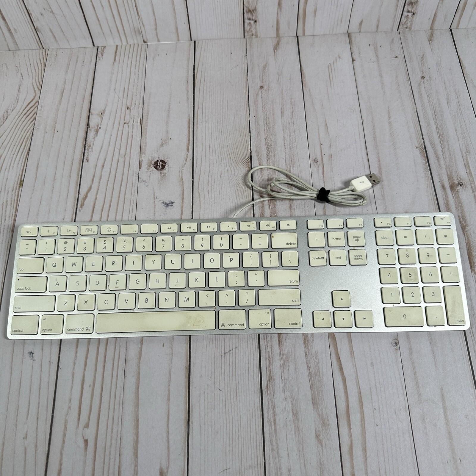 Apple Slim USB Wired Keyboard A1243 Aluminum Standard Full Size