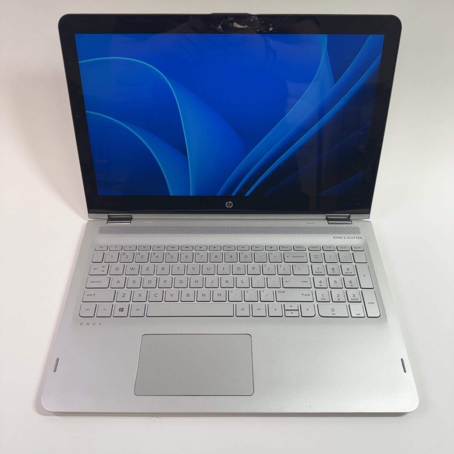 Broken HP Envy x360 M6 15.6″ i7-6560U 2.2GHz 12GB RAM 1TB HDD BAD SCREEN