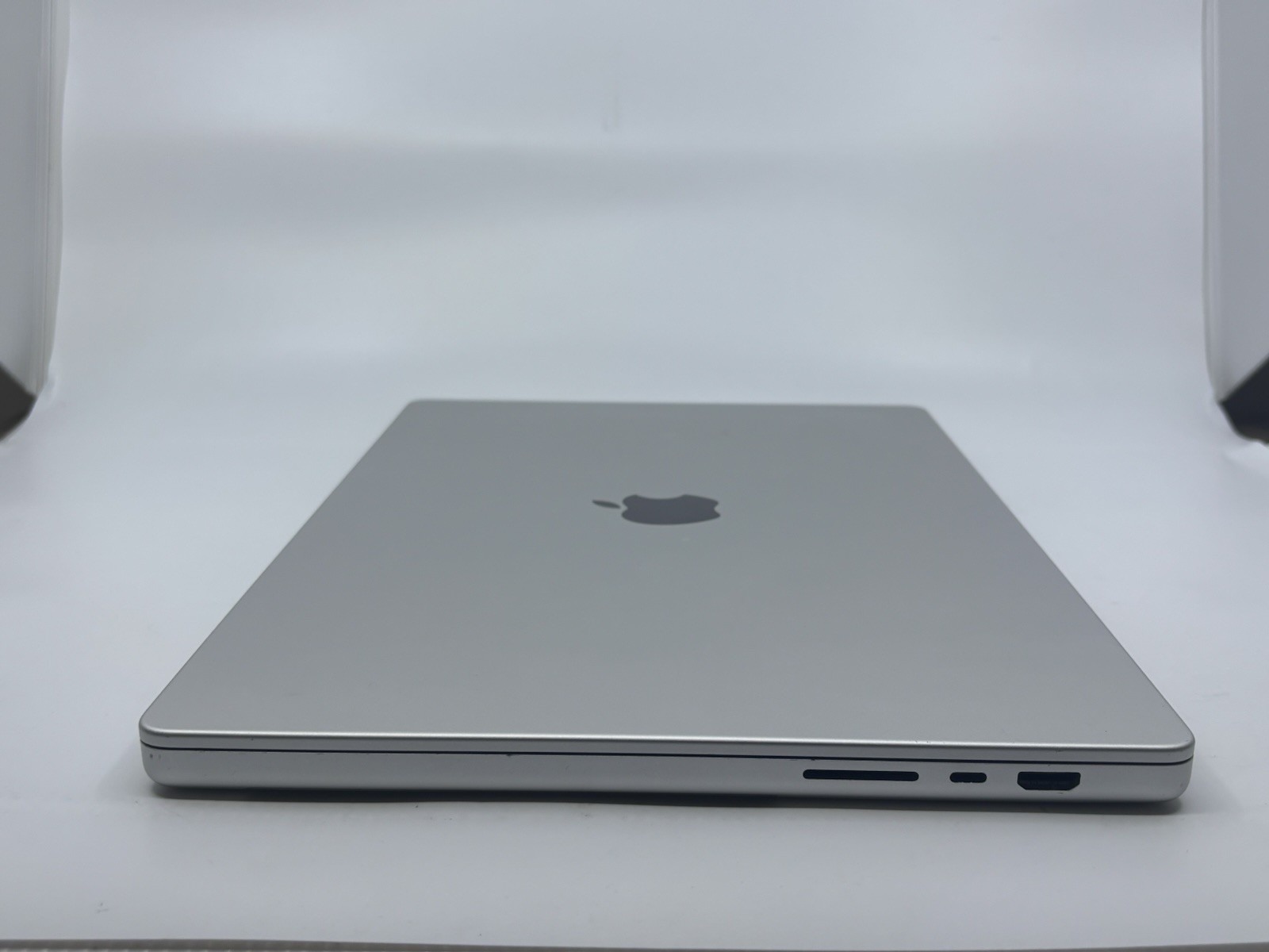 Apple MacBook Pro 16″ Retina 2021 – 512GB SSD 16GB Ram 10C CPU 16C GPU M1 Pro