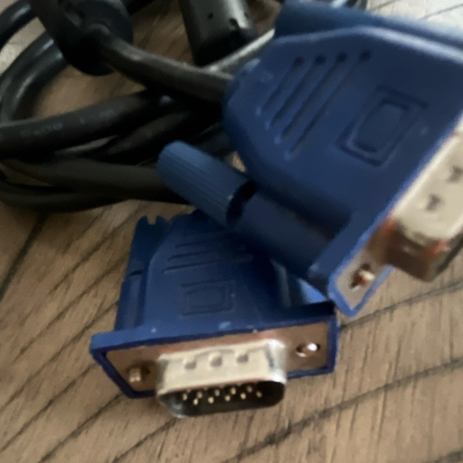 VGA/SVGA D-Sub DE-15 15-Pin Male to Male Cable w/ Ferrite Black Blue