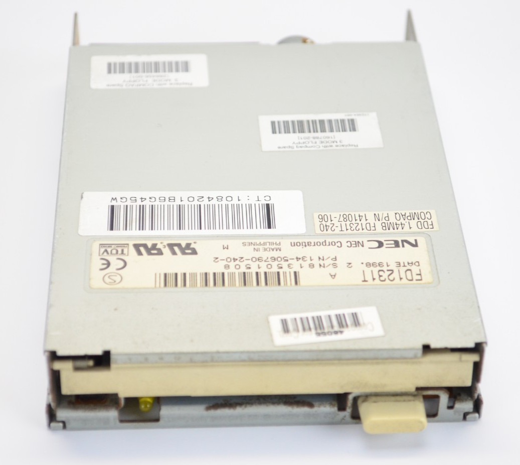 Various Manufacturer 3.5″ Internal 1.44 MB HD Floppy Disk Diskette Drive 20-Pin