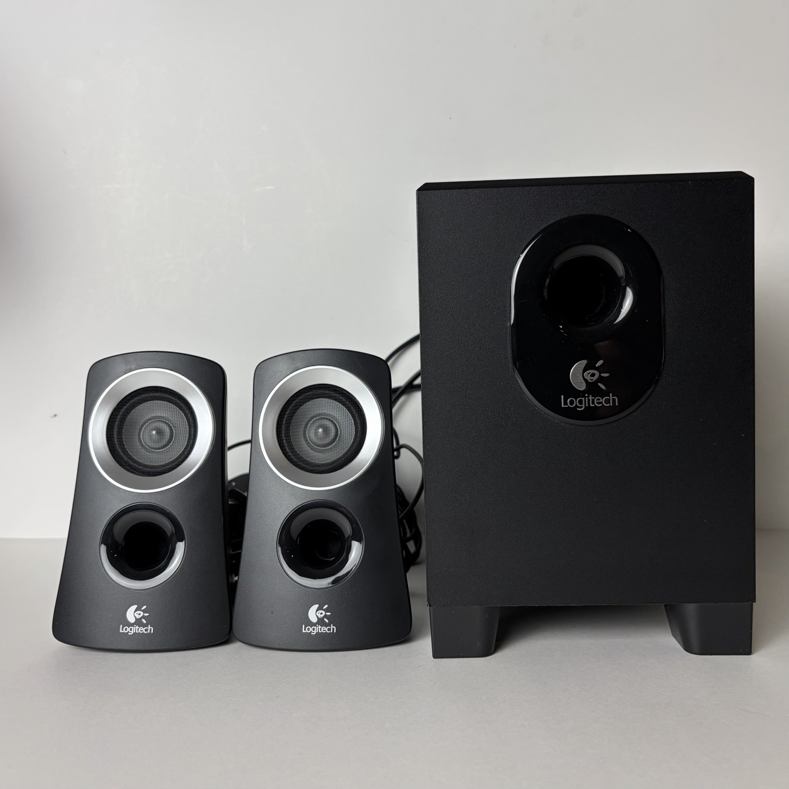 Logitech Z313 2.1 Multimedia 50W Speaker System with Subwoofer Black EUC