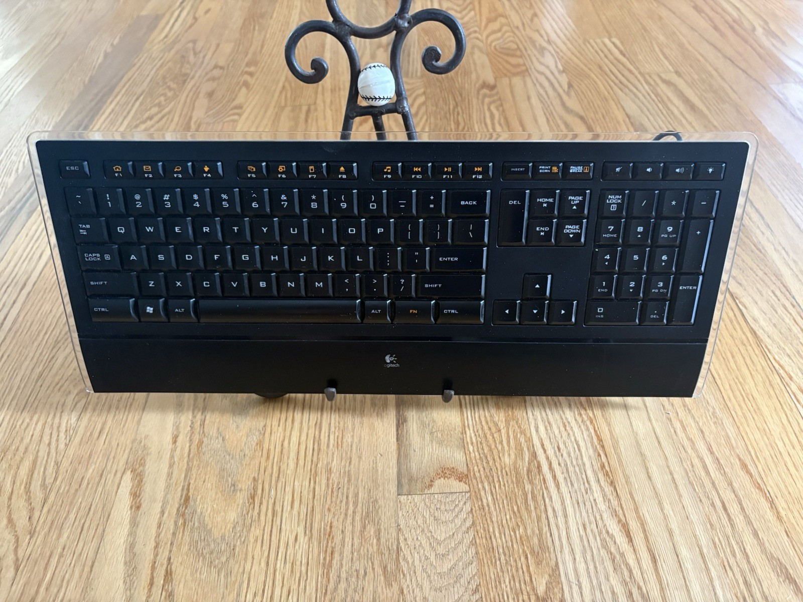 Logitech Slim Wired Illuminated USB Keyboard Y-UY95 Tested Working VG Cond. K740