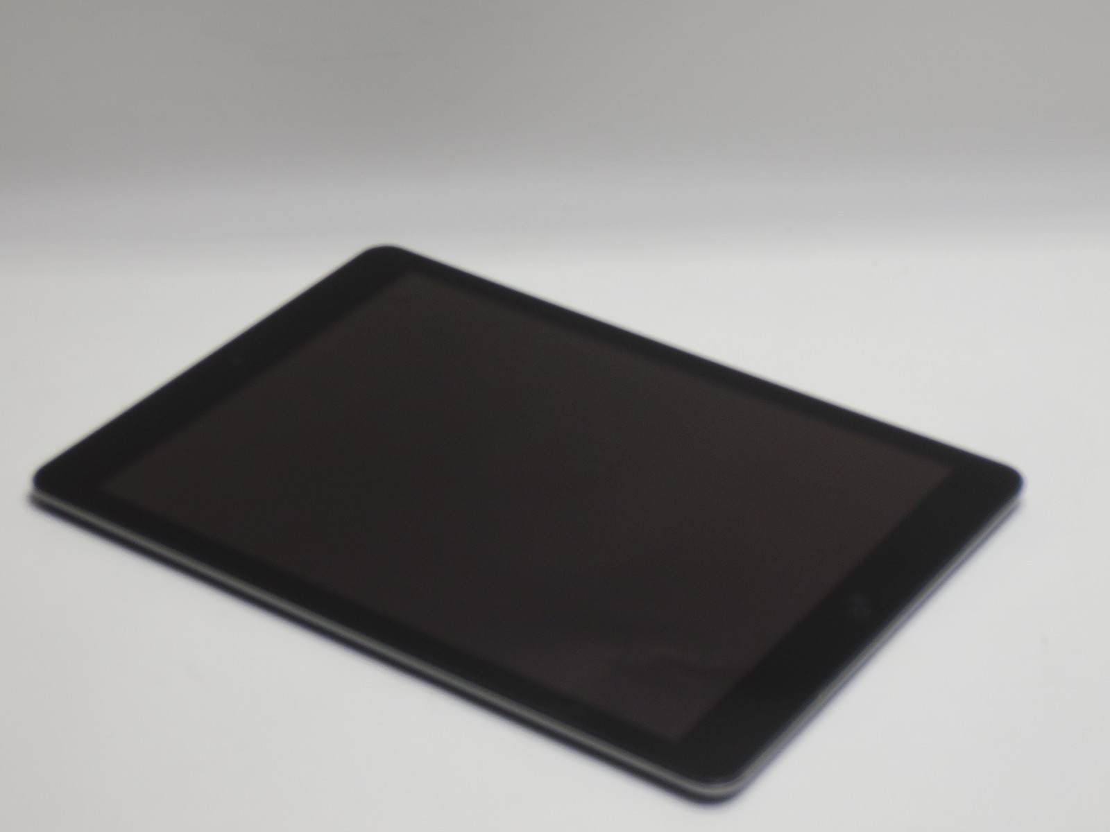 Apple iPad Air A1474 1st Gen 9.7-in. 128GB (Space Gray) Wi-Fi Only