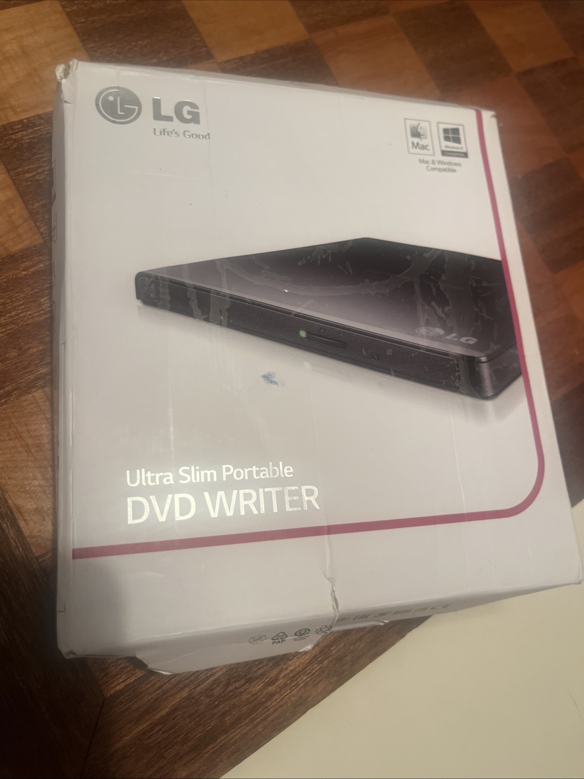 LG GP65NB60 Ultra Slim Portable DVD Writer – External USB Drive (Mac & Windows)