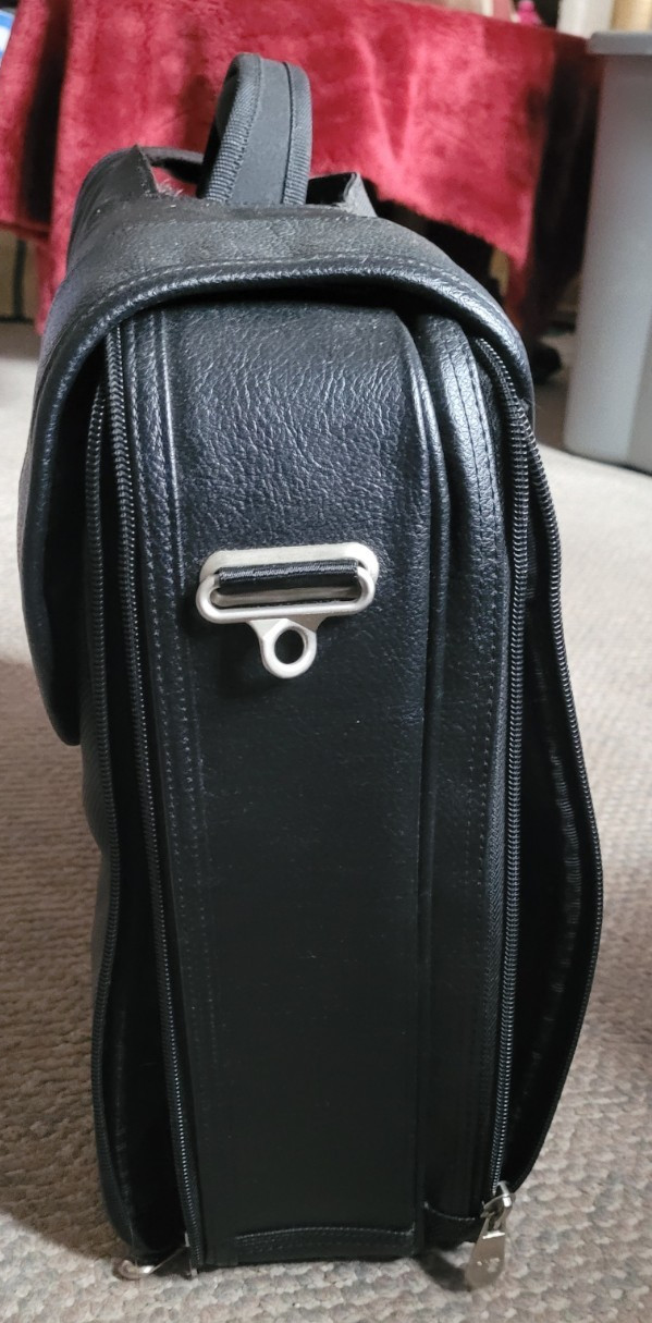 Mobile Edge Briefcase Soft Side Laptop Pocket Magnetic Closure Zippers Work