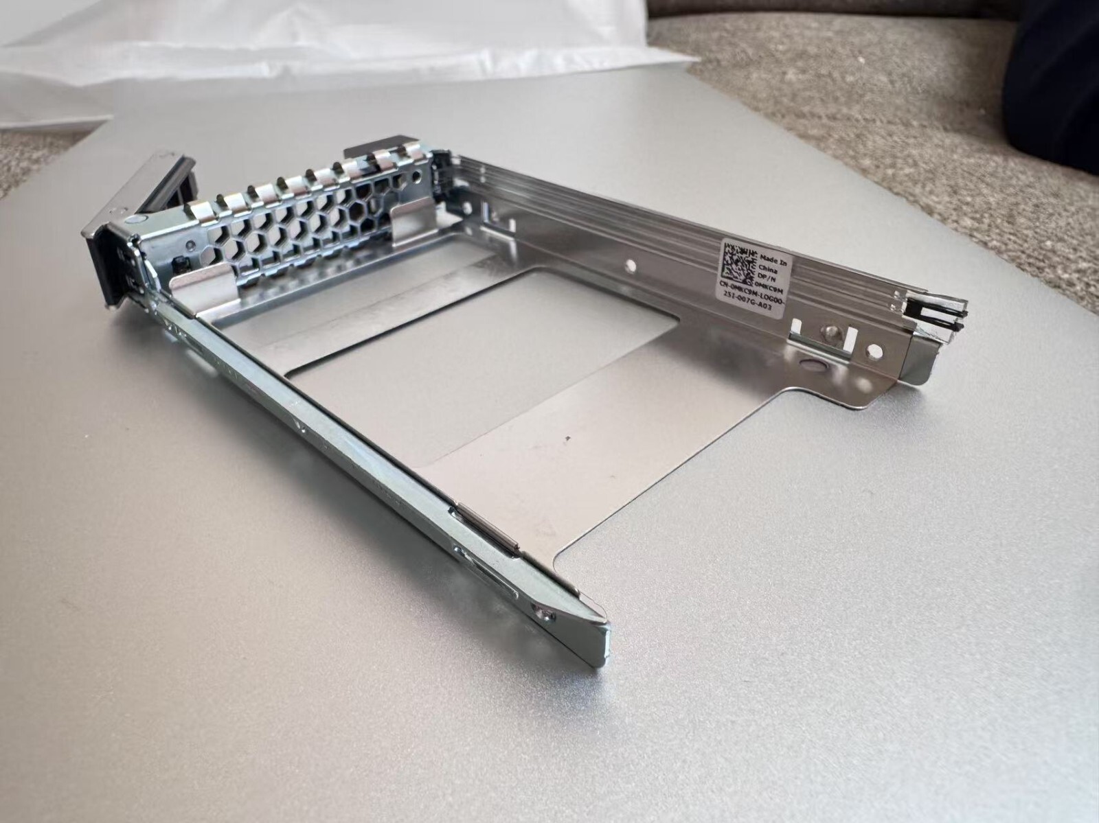 Lot Dell MKC9M GEN14/G15 2.5″ HDD Caddy Tray R750 R650 R550 R450 T550 T350 R640