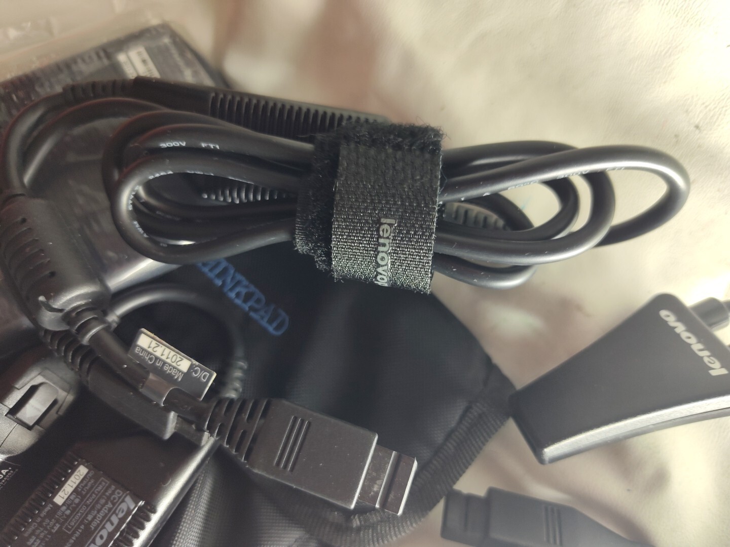 Pre-owned Lenovo 20V 4.5A Power Adapter 41R4493