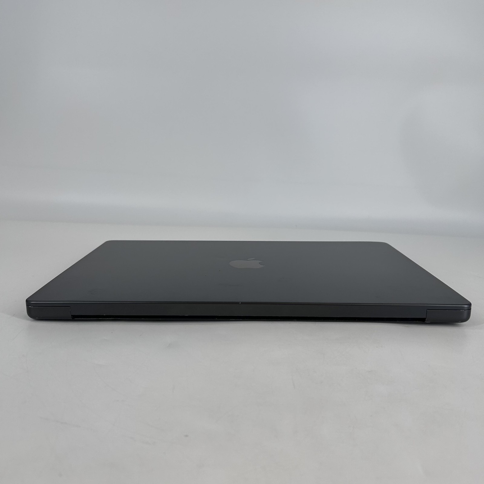 MacBook Pro 16 Black 2024 M4 Max 14-Core CPU 32-Core GPU 36GB 1TB SSD Bent Frame